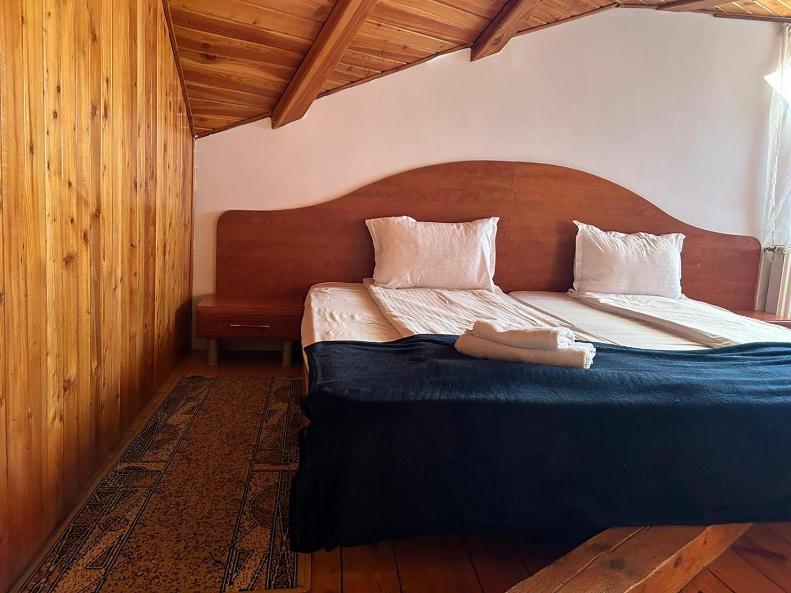 Ambra Room'S Brasov Luaran gambar