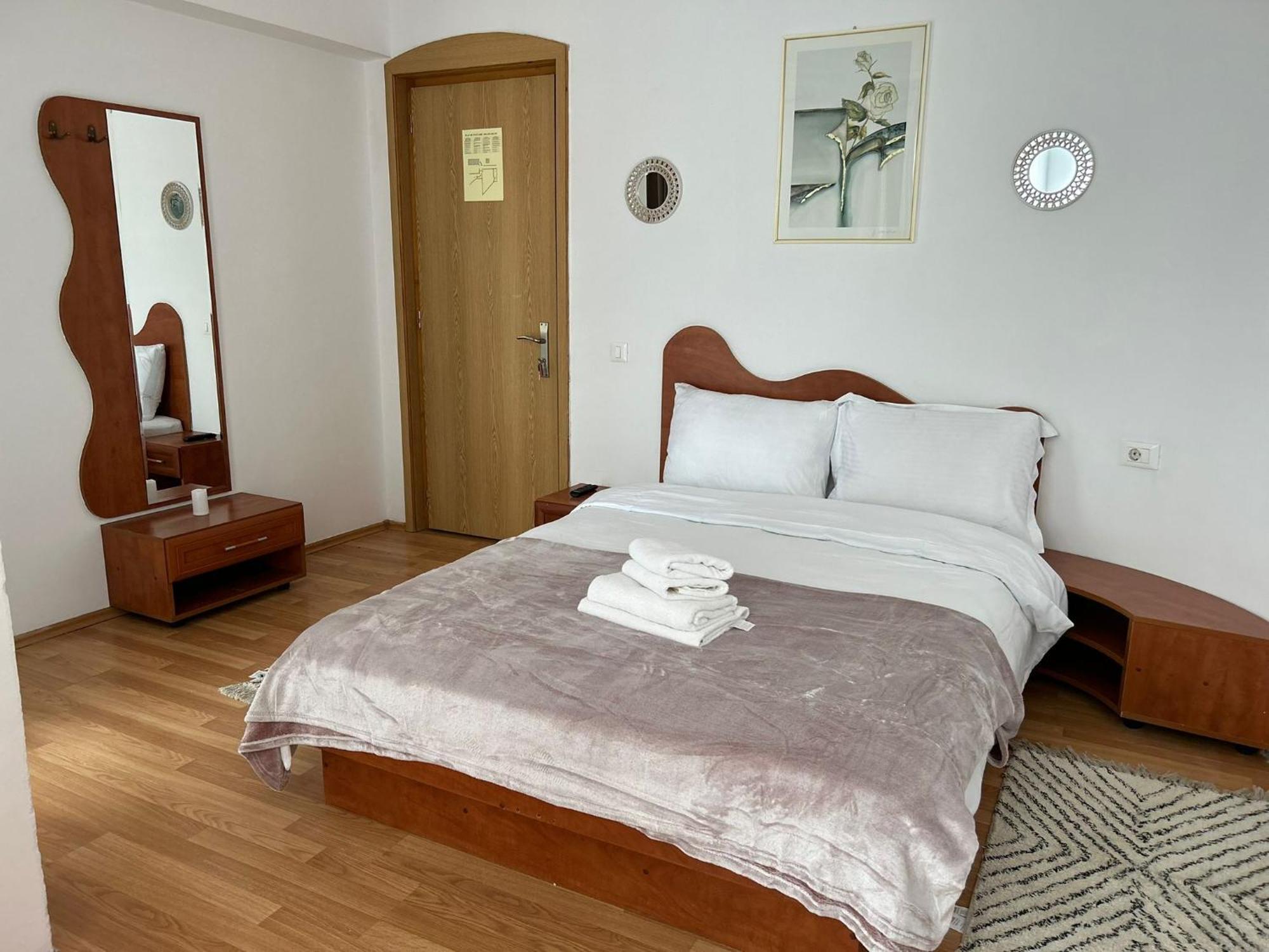 Ambra Room'S Brasov Luaran gambar